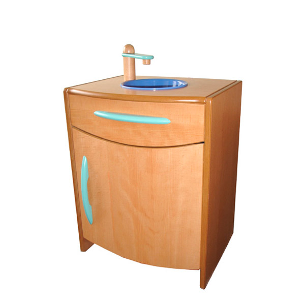 L'Évier pour enfants est un petit évier en bois avec un robinet et des poignées bleus, une cuvette bleue et une porte de meuble en dessous. Son design simple est parfait pour les enfants.