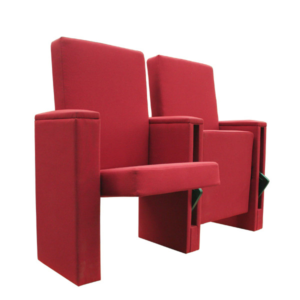 Deux sièges Fauteuil d'auditorium BARREIRO rouges avec accoudoirs et sièges rabattables, disposés côte à côte sur fond blanc.