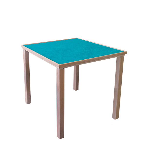 La table de jeu est une table carrée en bois à quatre pieds dont le plateau est d'un turquoise éclatant, présenté sur un fond blanc.