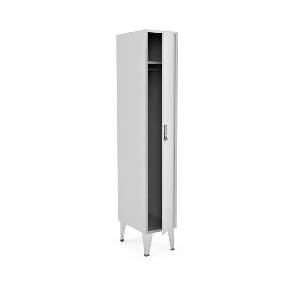 L'Armoire de vestiaire avec pieds est une armoire haute et étroite en métal gris clair avec quatre pieds angulaires, une seule porte légèrement ouverte révélant une étagère intérieure et une tringle de suspension, présentée sur un fond blanc uni.
