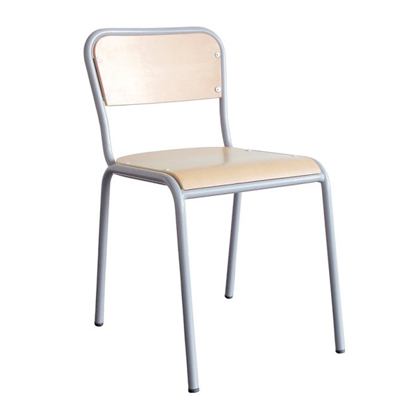 La Chaise d'élève est composée d'une assise et d'un dossier en bois clair sur une solide structure à quatre pieds en métal gris.