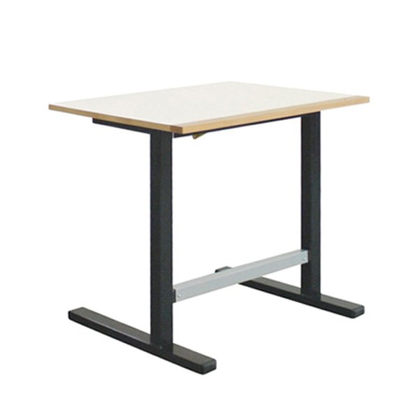 La Table de dessin est un bureau rectangulaire moderne avec un plateau en bois clair, des pieds en métal noir et une barre de support horizontale - parfait pour les projets créatifs.