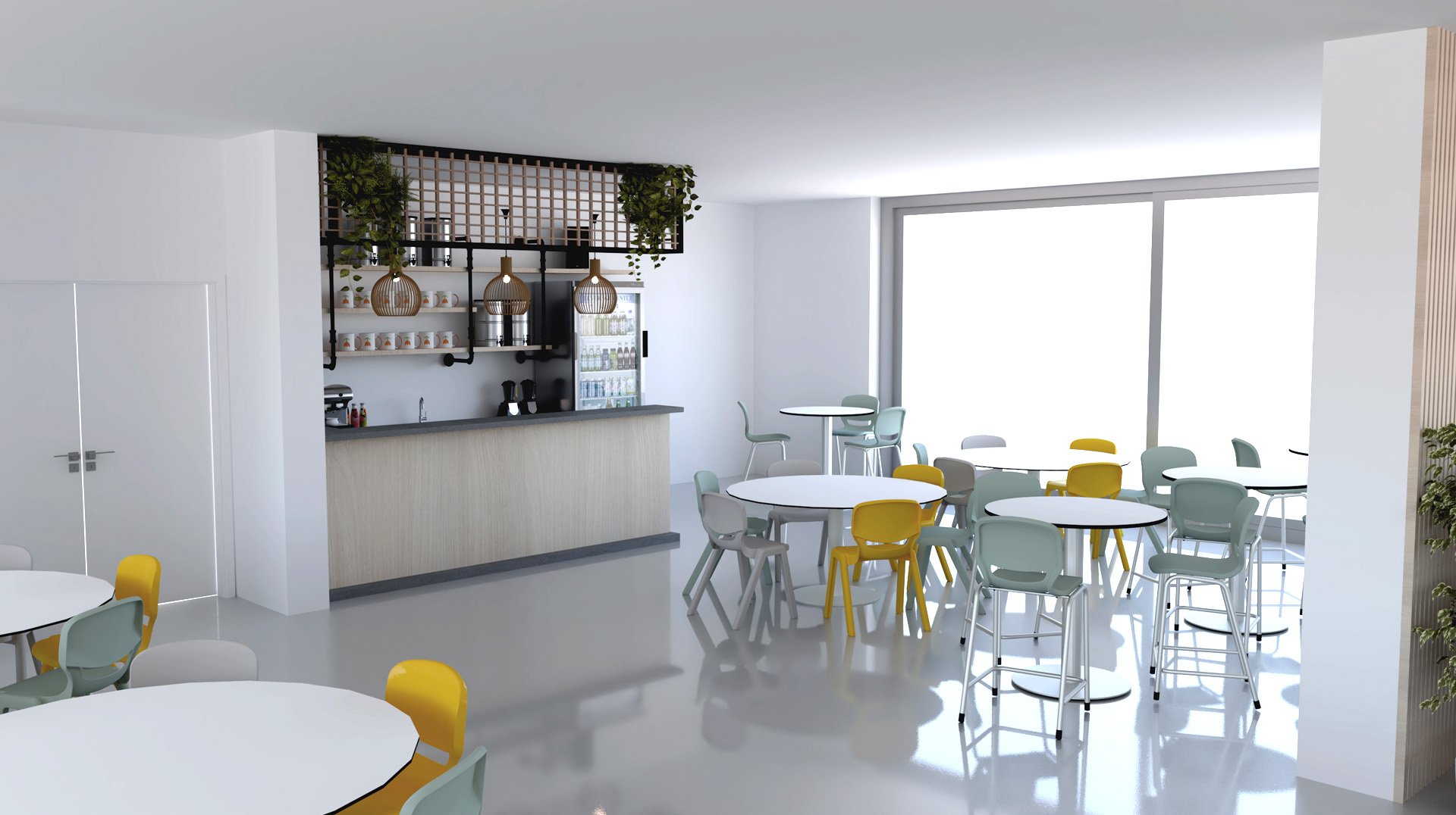 Une cafétéria moderne avec des tables rondes et des chaises colorées. Un comptoir en bois avec des machines à café, des étagères et des plantes suspendues se trouve dans le coin. De grandes fenêtres laissent entrer la lumière naturelle.
