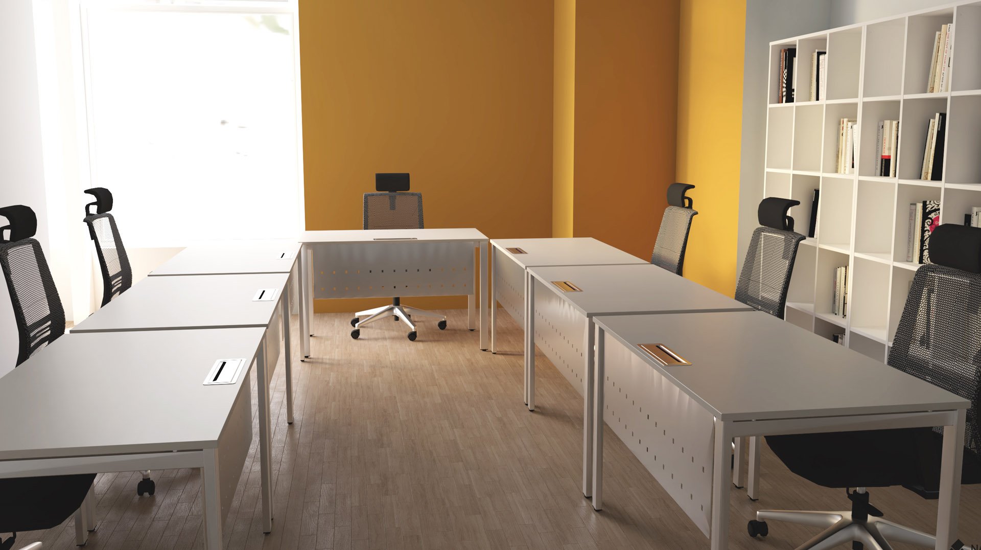 Un bureau moderne avec six chaises noires à des bureaux blancs disposés en U, un seul bureau et une chaise à l'avant, des murs jaunes, un sol en bois et une étagère blanche avec des livres le long d'un mur.