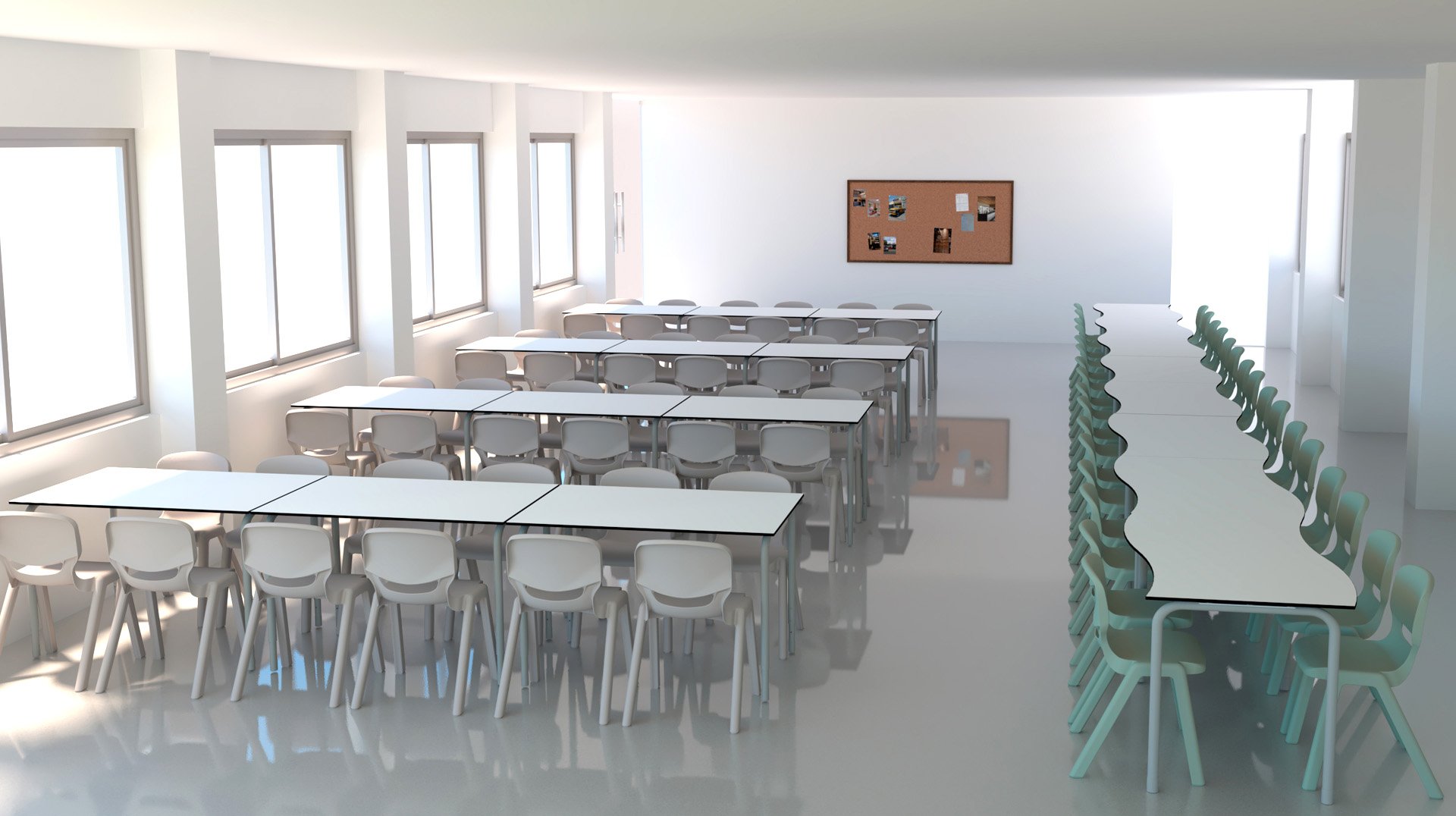 Une salle de classe moderne et lumineuse avec de grandes fenêtres, des rangées de bureaux et de chaises blanches sur la gauche, une longue table incurvée avec des chaises vertes sur la droite, et un tableau d'affichage en liège sur le mur du fond.