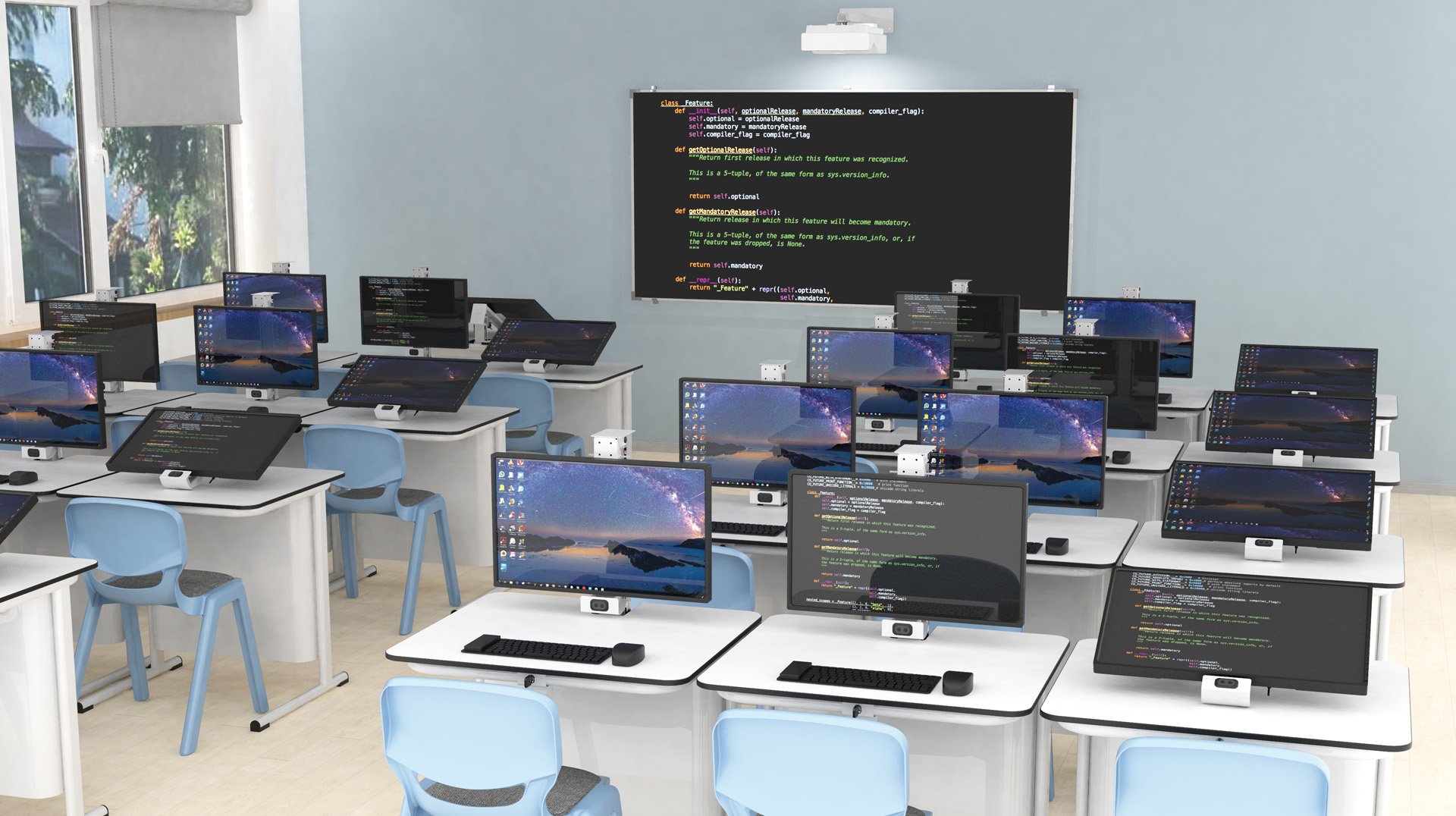 Une salle de classe moderne avec des rangées de bureaux, chacun équipé d'un ordinateur affichant un code. Des chaises bleues sont associées à chaque bureau, et un grand écran à l'avant affiche également le code de programmation. La lumière du soleil pénètre par les fenêtres situées à gauche.