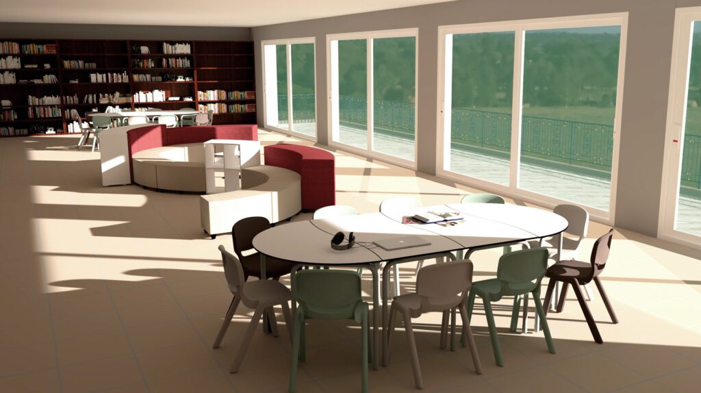 Une bibliothèque moderne avec de grandes fenêtres, des étagères de livres, des sièges incurvés et plusieurs tables avec des chaises. La lumière du soleil pénètre à flots, créant des espaces lumineux et accueillants pour la lecture ou l'étude.