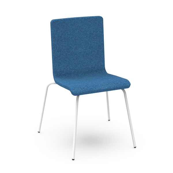 La Chaise RETA Rembourrée est une chaise moderne avec une assise et un dossier rembourrés en bleu, des pieds fins en métal blanc, et est présentée sur un fond blanc uni.