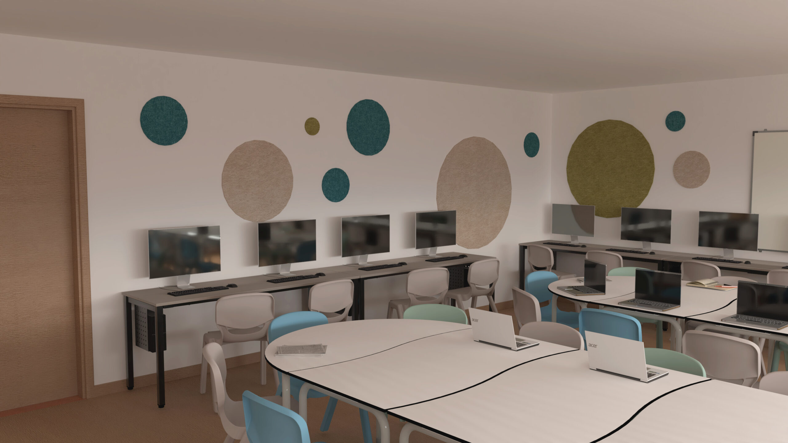 Une salle de classe moderne avec des ordinateurs le long des murs, des ordinateurs portables sur des tables blanches incurvées et des décorations murales rondes et colorées. Des chaises bleues, vertes et beiges sont disposées autour des tables.