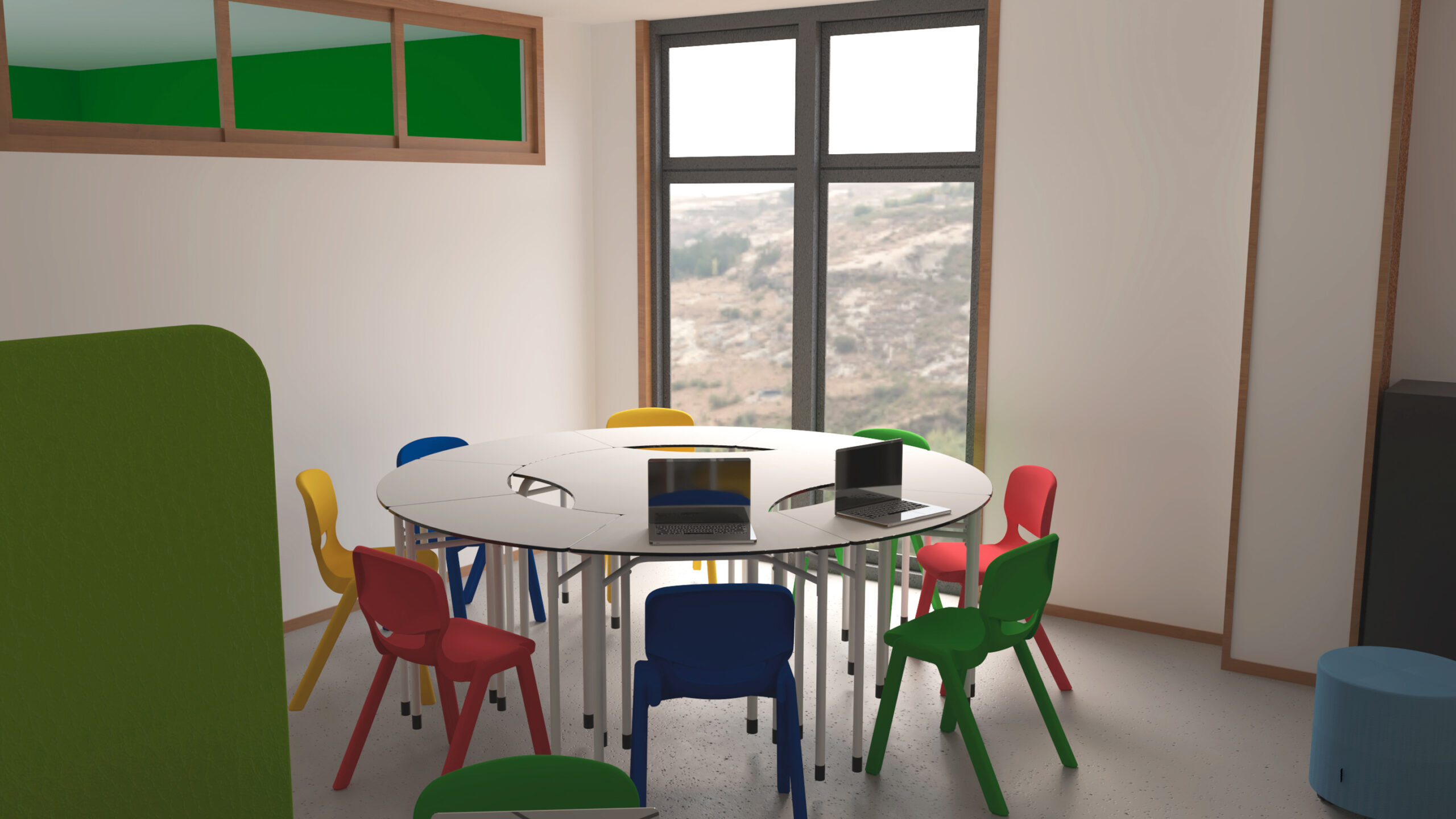 Une table ronde avec des chaises colorées entoure deux ordinateurs portables ouverts dans une salle de classe Ateca du CEPA, où de grandes fenêtres donnent sur un paysage rocheux, idéal pour une session Aula Mentor inspirante.