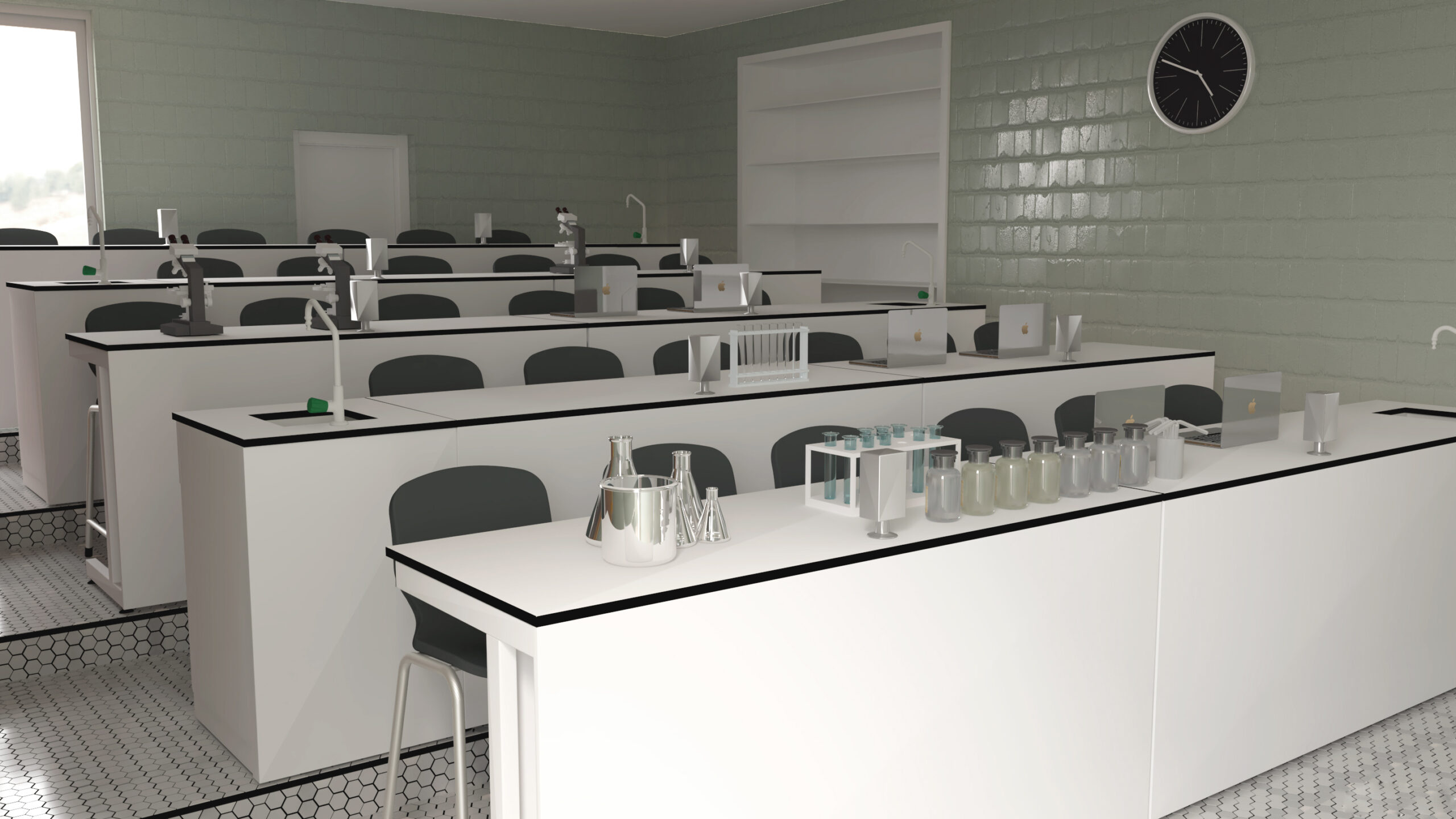 Une salle de classe moderne inspirée des laboratoires, avec des bureaux blancs, des chaises noires, du matériel de laboratoire, de la verrerie, des ordinateurs portables, des murs carrelés, des étagères et une horloge murale, qui attendent d'être découverts. Aucune personne n'est présente dans la pièce.