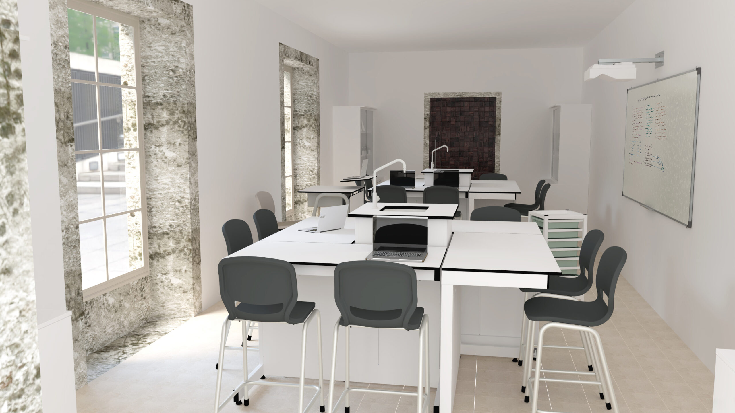 Une salle de classe moderne avec des murs blancs, de grandes fenêtres, plusieurs tables et chaises, du matériel de laboratoire et un tableau blanc avec des inscriptions. Cet espace propre et organisé est idéal pour les laboratoires, offrant une lumière naturelle abondante pour un environnement inspirant.