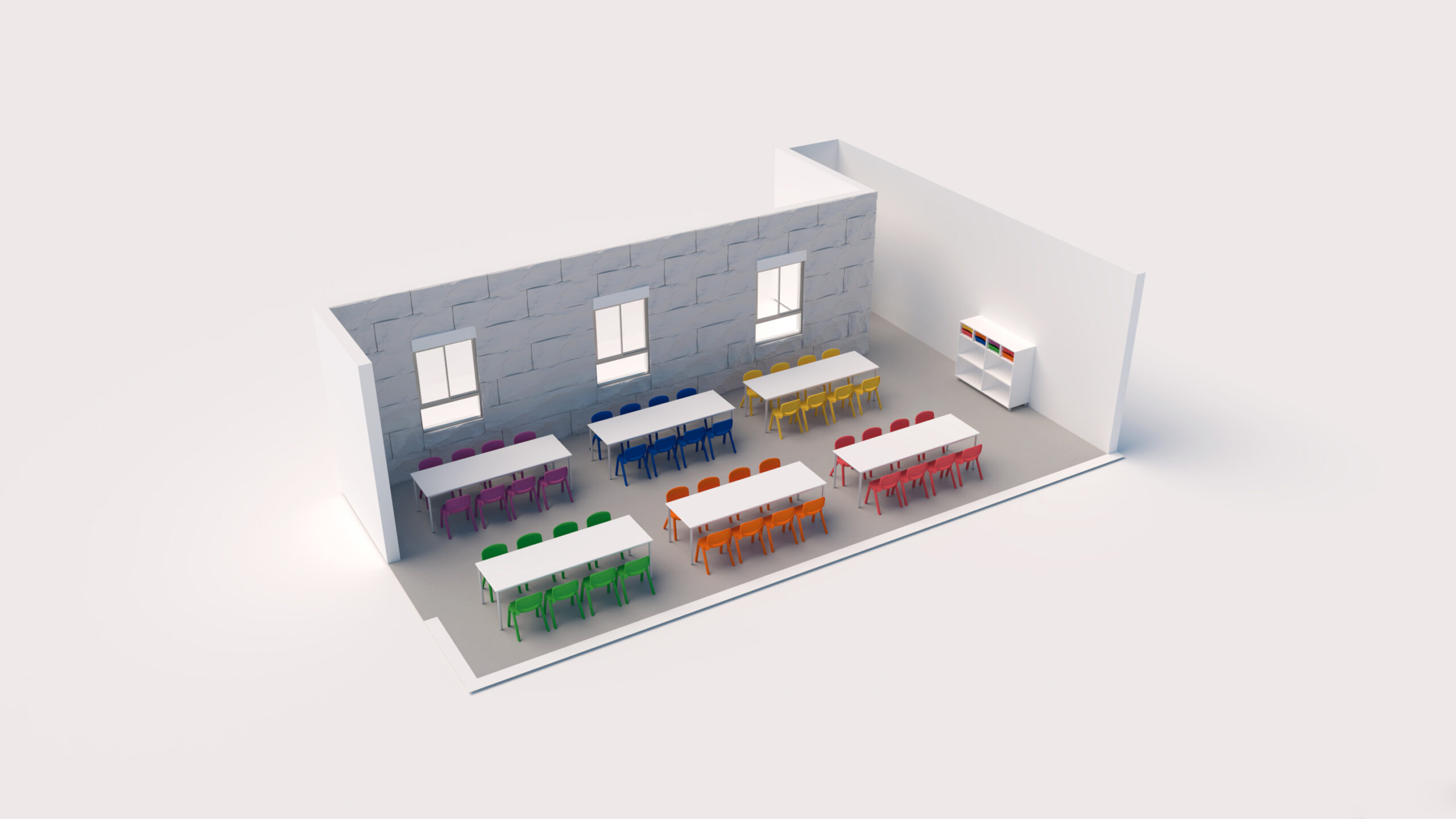 Une salle de classe aux murs blancs et aux trois fenêtres, contenant six tables avec des chaises par paires vertes, violettes, rouges, orange, bleues et jaunes. Des étagères contenant des boîtes colorées sont placées contre le mur de droite.
