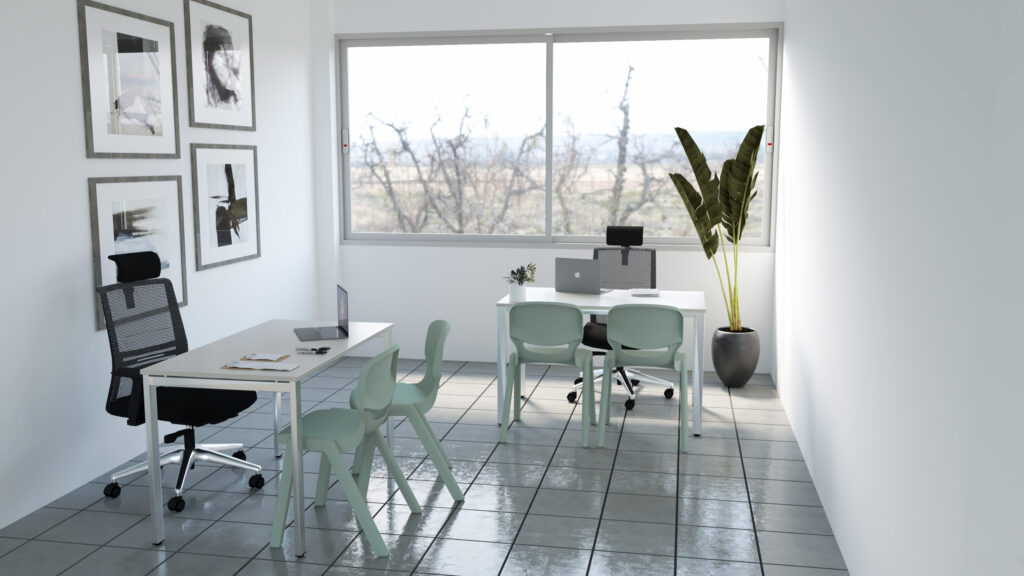 Une salle des enseignants moderne et minimaliste avec deux bureaux, trois chaises vert clair, une chaise de bureau noire, des ordinateurs portables, des œuvres d'art encadrées au mur, une grande plante et une fenêtre laissant entrer la lumière naturelle.