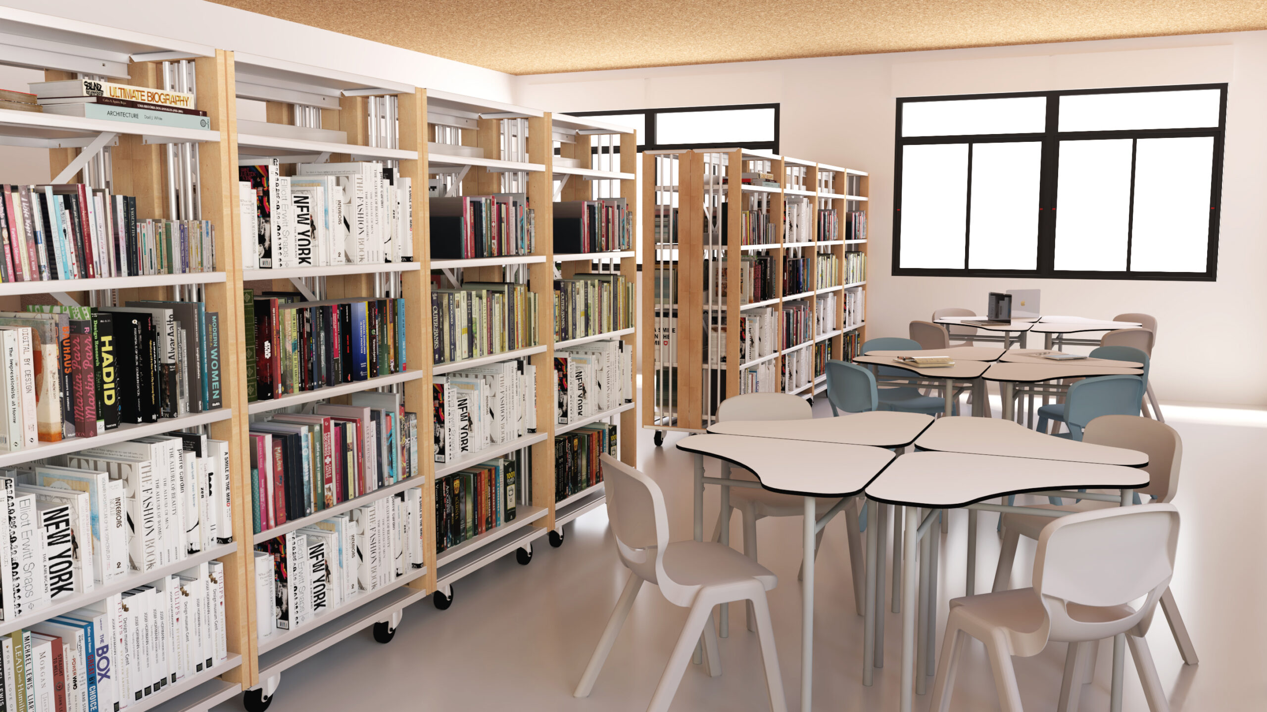 Une bibliothèque moderne avec des étagères remplies de livres, des tables blanches et des chaises disposées pour accueillir des groupes. De grandes fenêtres laissent entrer la lumière naturelle, créant une atmosphère lumineuse et accueillante.