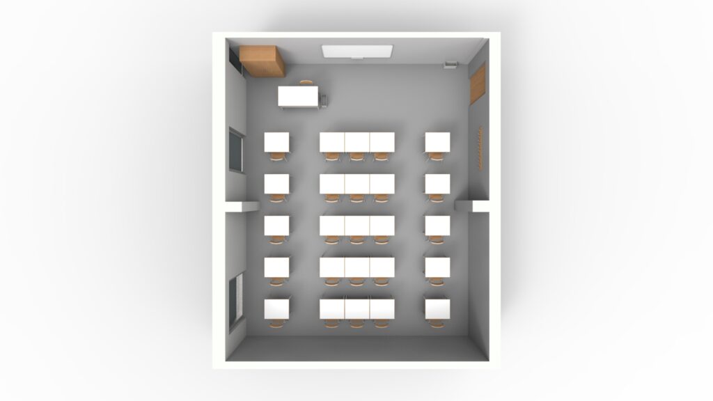 Vue de haut en bas d'une salle de classe dans une école numérique, avec six rangées de bureaux et de chaises jumelés, un bureau d'enseignant à l'avant, un tableau blanc sur le mur et des portes en haut à droite et au milieu à gauche de la salle.