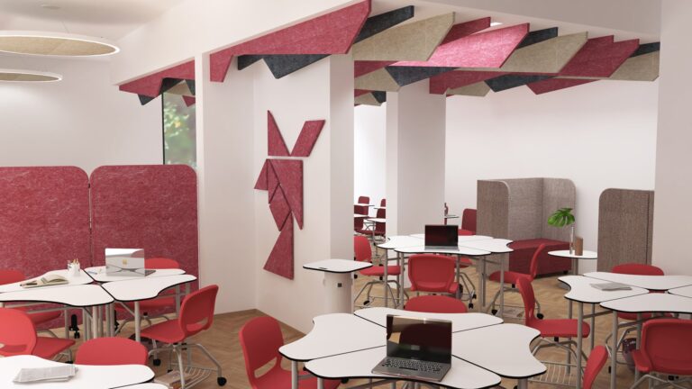 Une salle de classe moderne avec des bureaux blancs en forme de trèfle, des chaises rouges, des ordinateurs portables et des livres ouverts. Des panneaux acoustiques rouges et gris - soulignant l'impact du bruit - décorent le plafond et les murs. Des modules d'étude confortables et une plante se trouvent à l'arrière-plan.